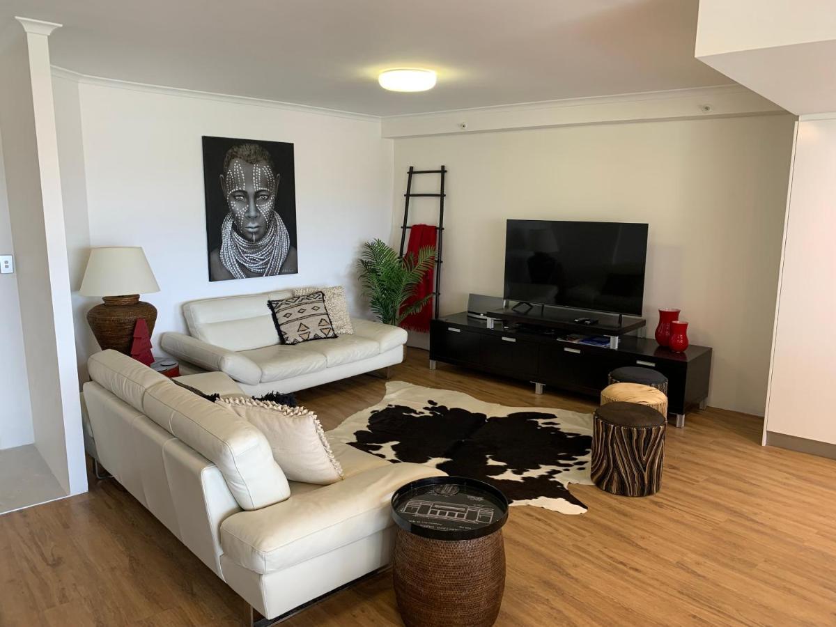 The Meriton On Main Aparthotel 4*