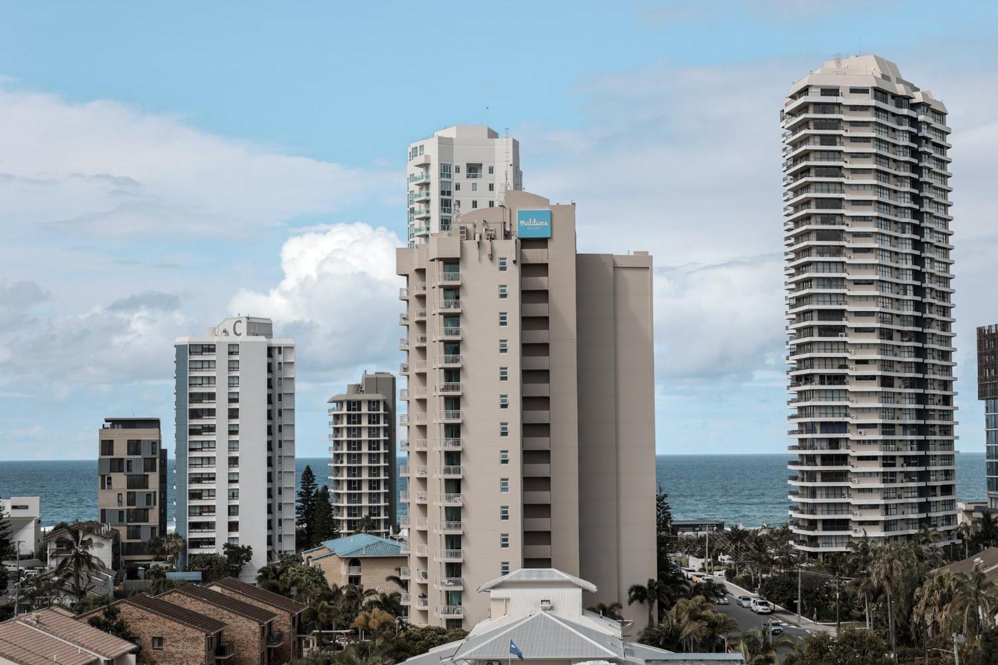 Aparthotel The Meriton On Main 4*