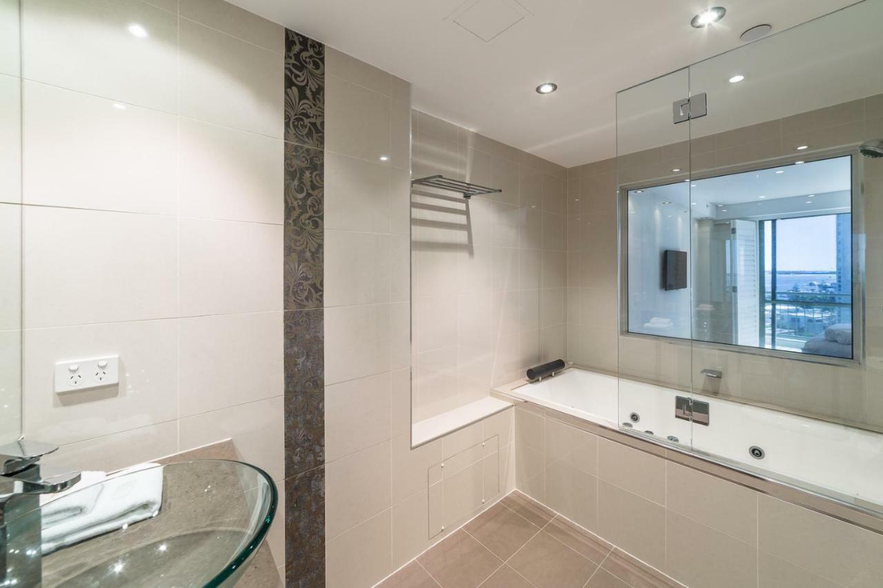 Aparthotel The Meriton On Main 4*