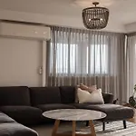 The Meriton Apartments On Main Beach